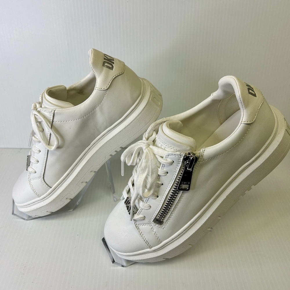 🤍”DKNY” NWT Women’s Matti Lace Up White Sneakers w/ Side Silver Zipper Detailing - Picture 4 of 15